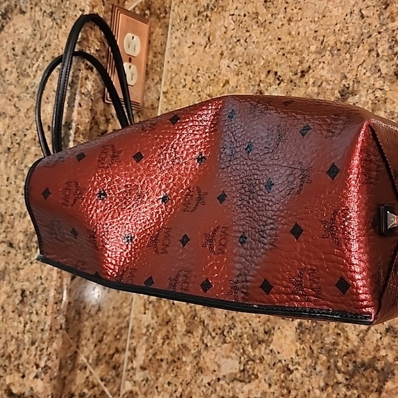 MCM Metallic Scooter Red Medium Kira NS Shopper Tote - Picture 6 of 16